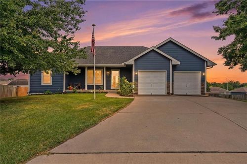 2227 W Ivory Cir, Excelsior Springs, MO, 64024-9734 | Card Image
