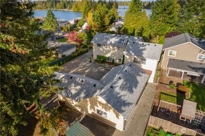 4715 N Island Drive E, House other with 5 bedrooms, 3 bathrooms and 4 parking in Bonney Lake WA | Image 2