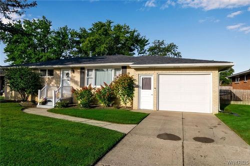 40 Leocrest Ct, West Seneca, NY, 14224-3812 | Card Image