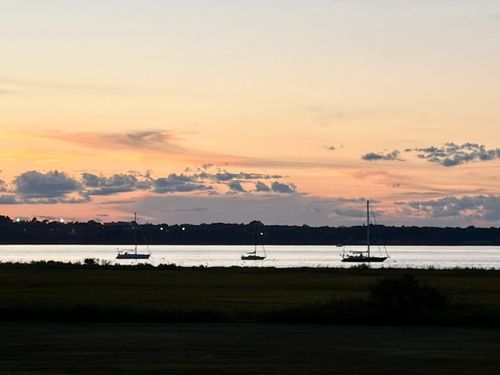 975 Anthony Rd, Portsmouth, RI, 02871-5903 | Card Image