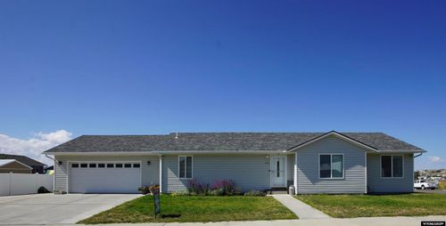 932 Skyline Dr, Douglas, WY, 82633-3203 | Card Image