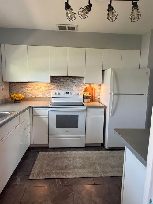 431-431 Kelly Cir, Duluth, MN, 55811-5912 | Card Image