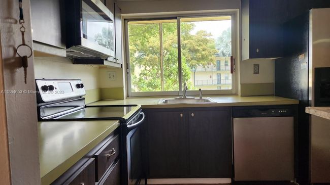 APT-208 - 9091 Lime Bay Blvd, Condo with 2 bedrooms, 2 bathrooms and null parking in Tamarac FL | Image 8