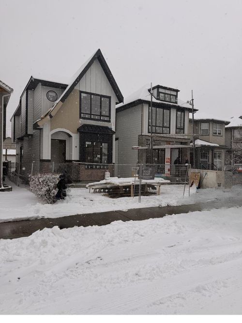 526 52 Avenue, Calgary, AB, T2V0B2 | Card Image