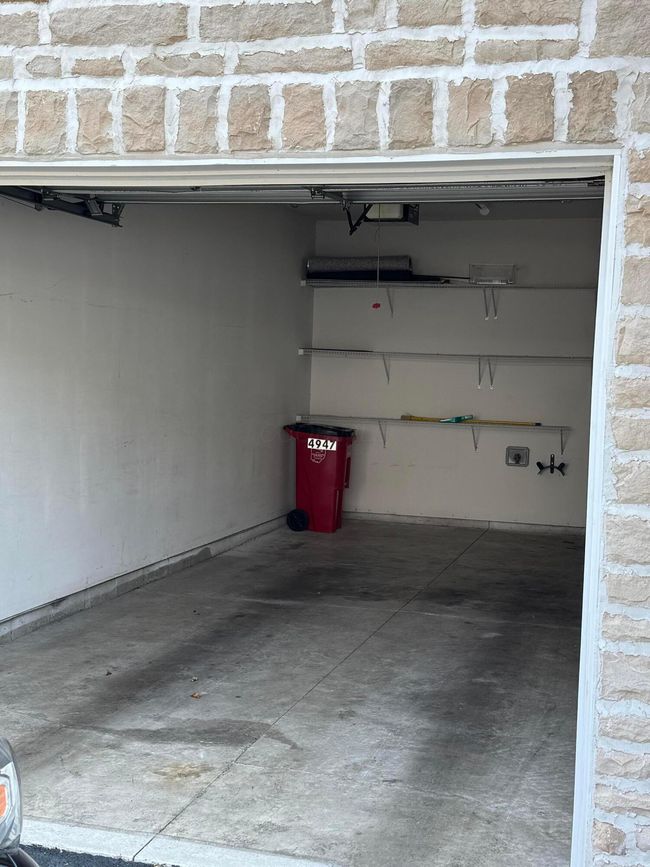 1 car garage | Image 34