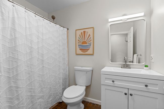 Refreshed main bathroom | Image 19