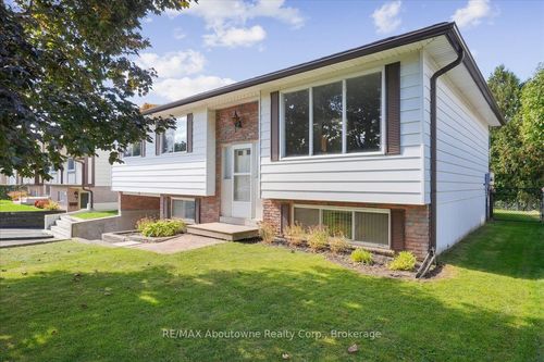 {{alt}} | Card Image