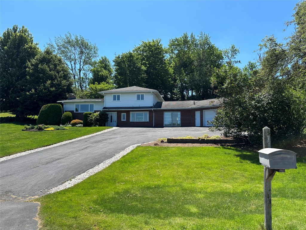 Carol Ln, North East, PA 16428