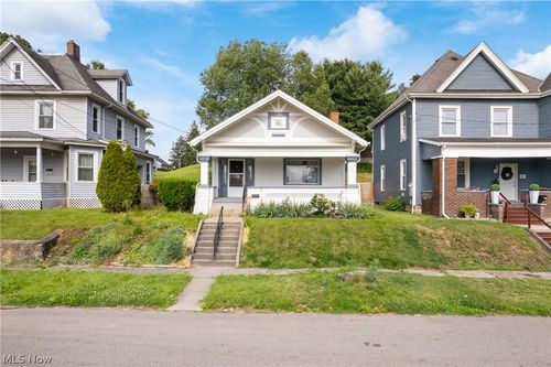 827 9th St Sw, Massillon, OH, 44647-7764 | Card Image