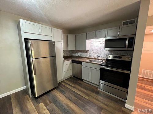 f-2844 Blackforest Dr, Oakville, MO, 63129-4026 | Card Image