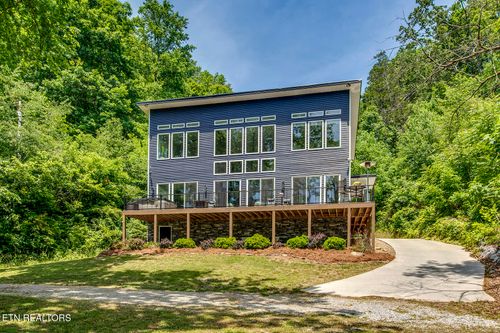 880 Skyline Dr, Harriman, TN, 37748-4922 | Card Image