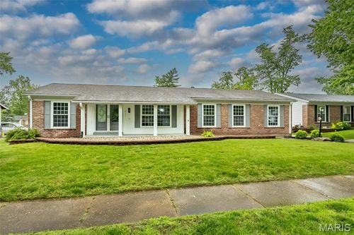 2111 Shoreham Dr, Florissant, MO, 63033-1239 | Card Image