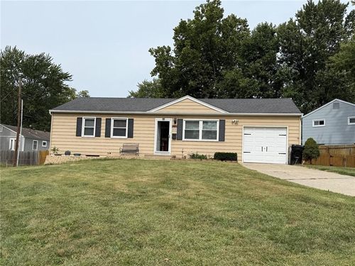 3232 Queen Ridge Dr, Independence, MO, 64055-2752 | Card Image