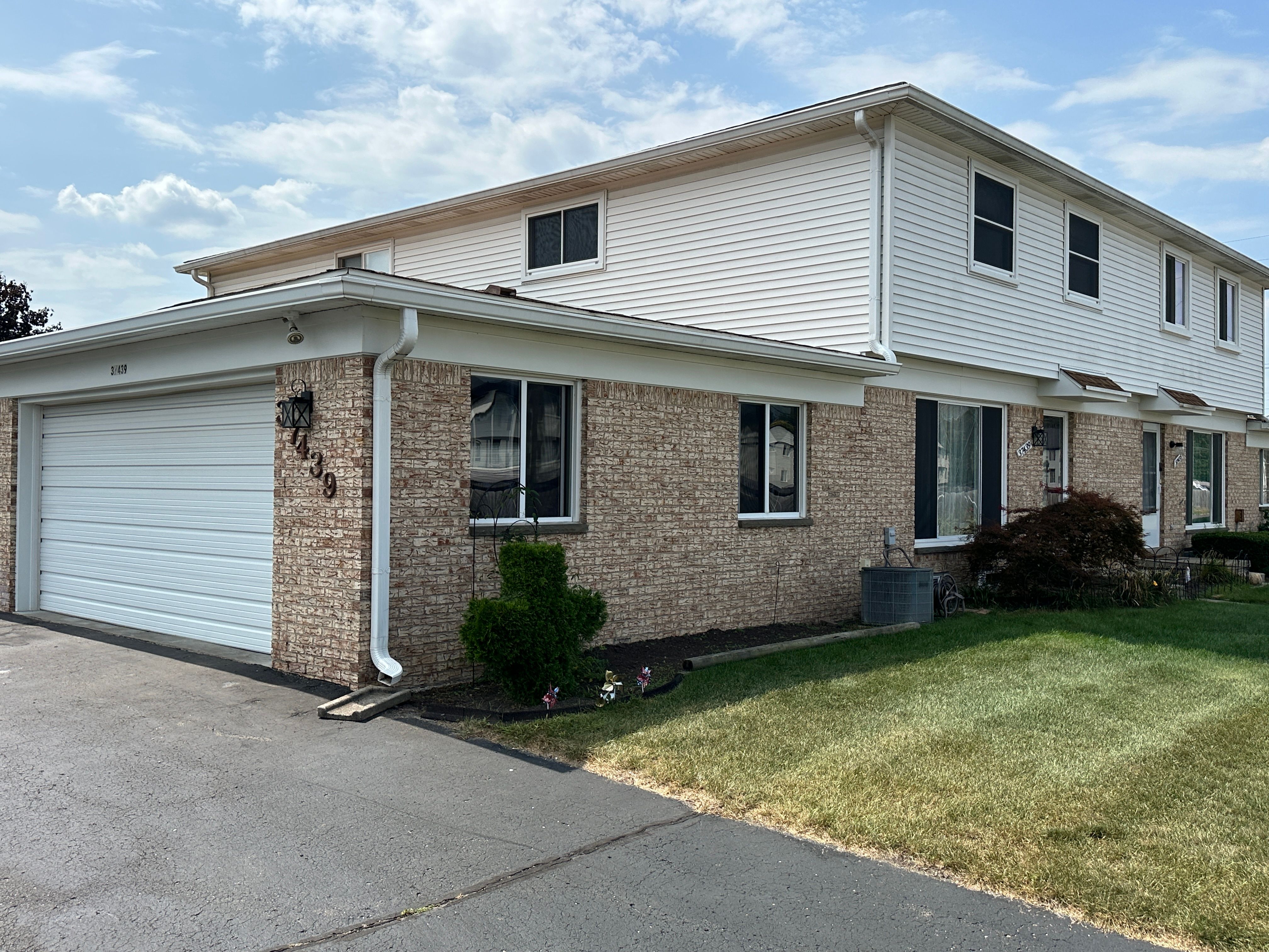 Colonial Dr, Westland, MI 48185