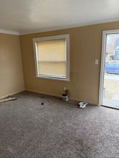 16039 Fairmount Dr, Detroit, MI, 48205-1449 | Card Image