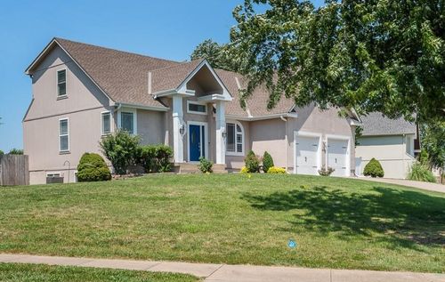 904 Dogwood Dr, Raymore, MO, 64083-8550 | Card Image