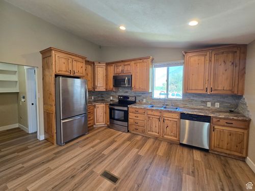 r2-810 W 2000 N, Mapleton, UT, 84664-3301 | Card Image