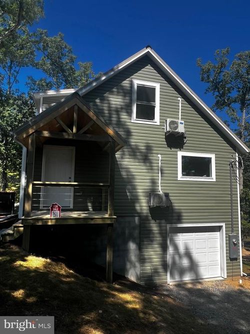 15 Hilltop St, BERKELEY SPRINGS, WV, 25411 | Card Image