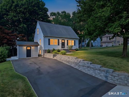 46 1st Ave, Waterford, CT, 06385-2547 | Card Image