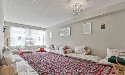 601 - 250 Davis Dr, Condo with 2 bedrooms, 2 bathrooms and 1 parking in Newmarket ON | Image 3