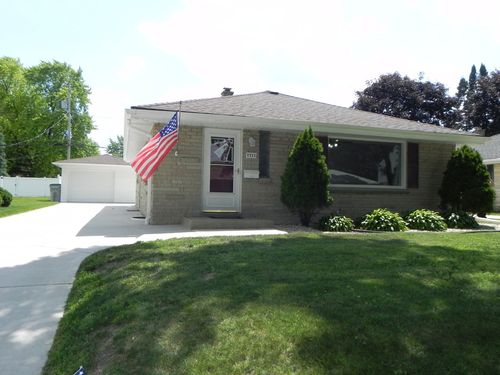 1711 W Plainfield Ave, Milwaukee, WI, 53221-1909 | Card Image