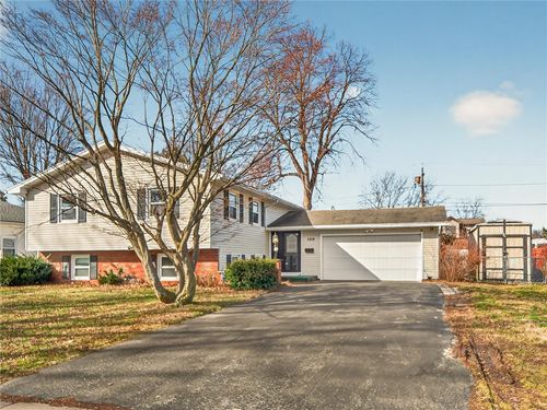 100 Edgebrook Ln, Irondequoit, NY, 14617-4117 | Card Image
