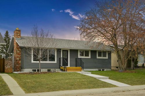 36 Maple Court Crescent Se, Home with 4 bedrooms, 2 bathrooms and 2 parking in Calgary AB | Card Image