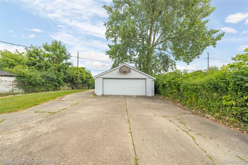 2932 Northampton Dr, Troy, MI, 48083-2643 | Card Image
