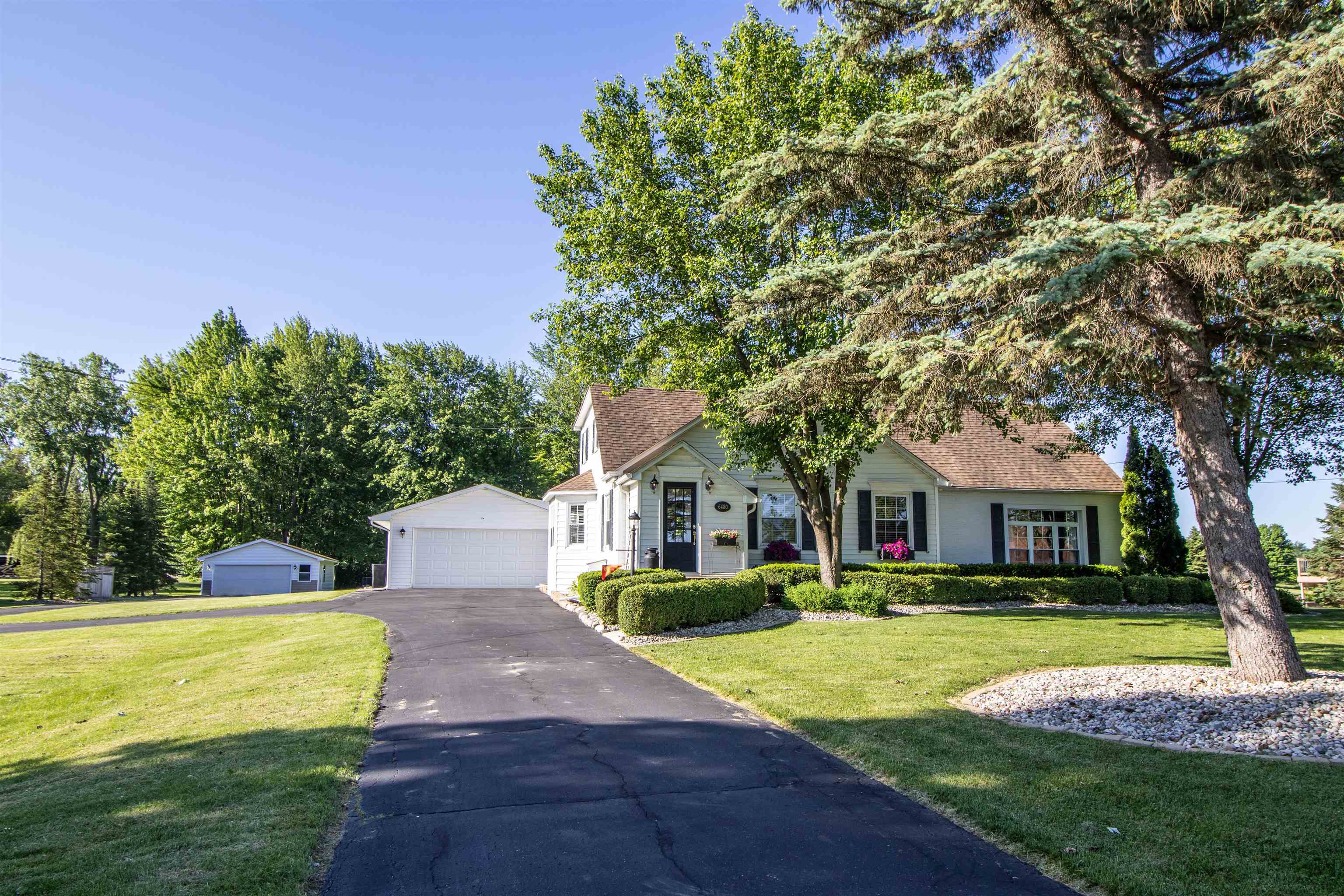 Maple Ave, Grand Blanc, MI 48439