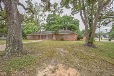 302 S Lee Street, House other with 4 bedrooms, 3 bathrooms and null parking in Alvin TX | Image 1