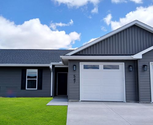 547 N 4th Ave, Eldridge, IA, 52748-1370 | Card Image