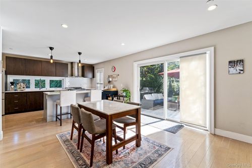 22 Clinton Ave, Irvington, NY, 10533-2331 | Card Image