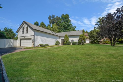 7 Ashleigh Ct, Glen Cove, NY, 11542-1502 | Card Image
