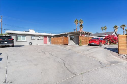 5149 Poncho Cir, Las Vegas, NV, 89119-4821 | Card Image