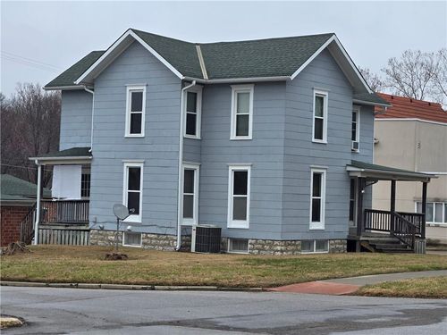 102 E Peoria St, Paola, KS, 66071-1709 | Card Image