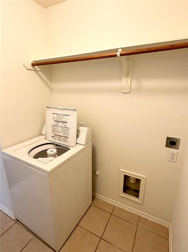 7907 Fire Thorn Ln, House other with 3 bedrooms, 2 bathrooms and 2 parking in Cypress TX | Image 16