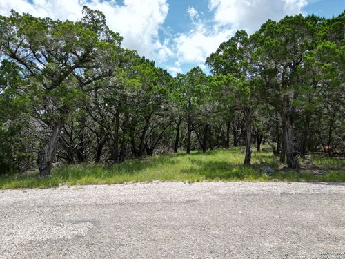 2175 S Goat Rdg, Pipe Creek, TX, 78063-5211 | Card Image
