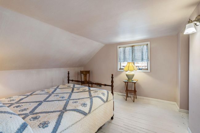 First upper level bedroom | Image 26