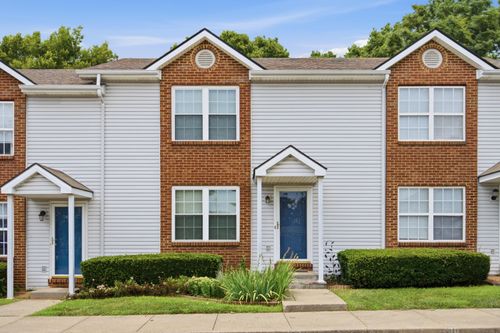402 Wabarto Way, Nicholasville, KY, 40356-2812 | Card Image