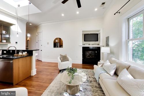 4-330 14th Pl Ne, WASHINGTON, DC, 20002-6454 | Card Image