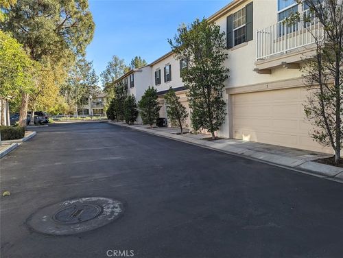 apt-7-27009 Channel Ln, Valencia, CA, 91355-5119 | Card Image