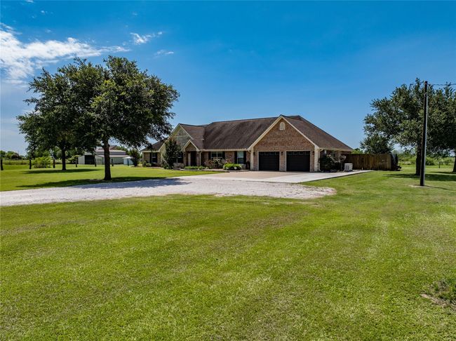 17087 County Road 266, Home with 3 bedrooms, 4 bathrooms and 2 parking in East Bernard TX | Image 4