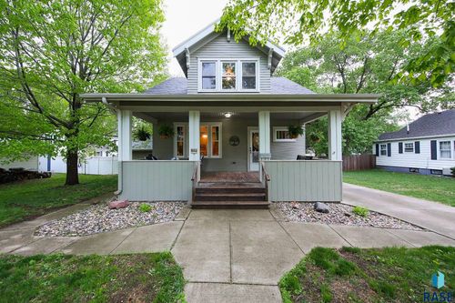 105 N 7th St, Beresford, SD, 57004-1601 | Card Image