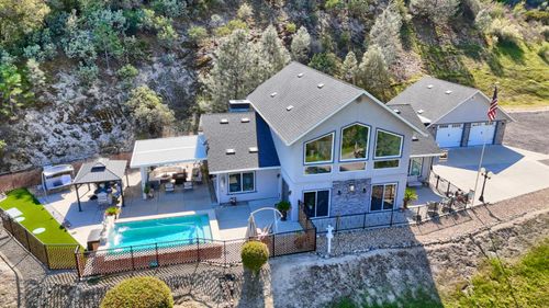 42038 Empty Creek Rd, Oakhurst, CA, 93644-8596 | Card Image