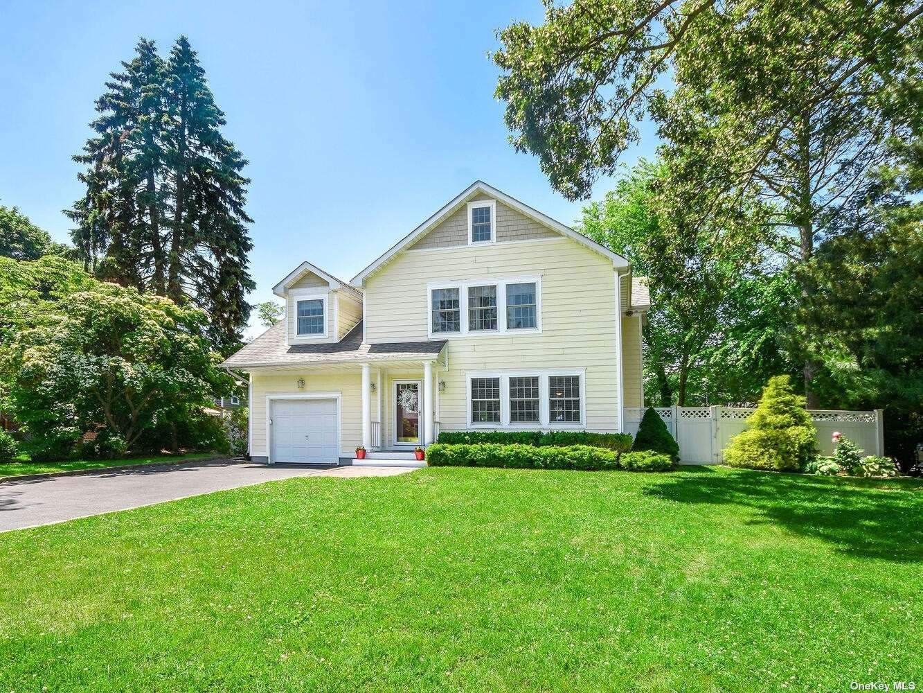 Johnston St, Locust Valley, NY 11560