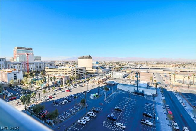 UNIT-1117 - 150 Las Vegas Blvd N, Condo with 3 bedrooms, 3 bathrooms and null parking in Las Vegas NV | Image 4