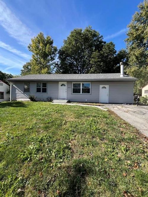 2402 N Liberty St, Independence, MO, 64050-1316 | Card Image