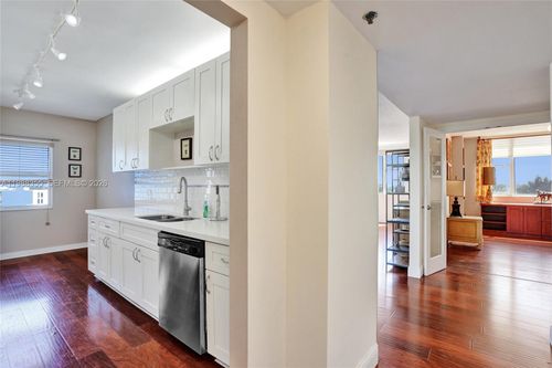 apt-817-4001 Hillcrest Dr, Hollywood, FL, 33021-7926 | Card Image