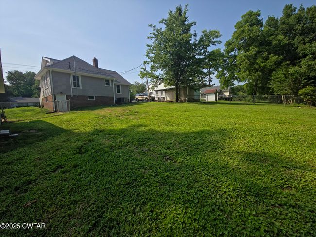 242 N Broad St, House other with 3 bedrooms, 2 bathrooms and 4 parking in Lexington TN | Image 12