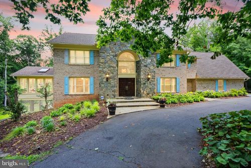431 Olympia Way, Great Falls, VA, 22066-3018 | Card Image